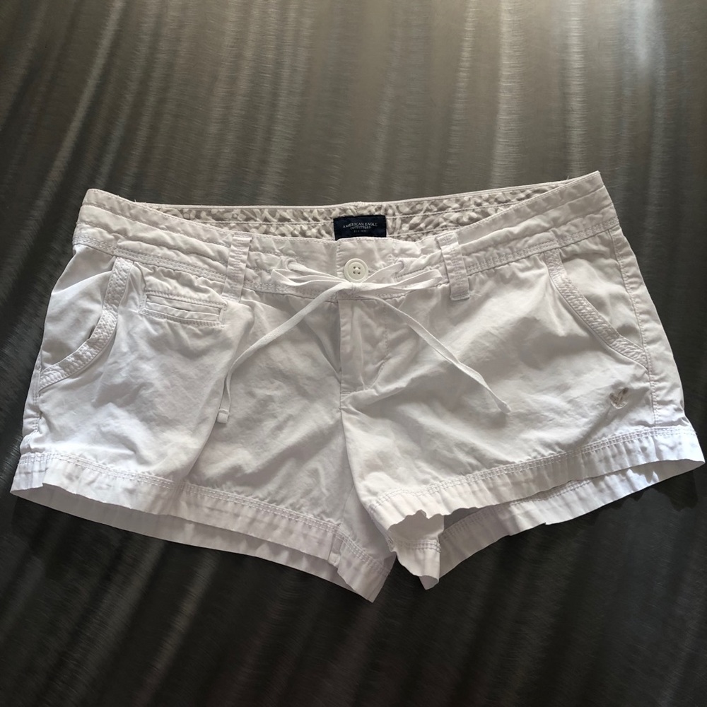 American Eagle 🦅 White Shorts size 4